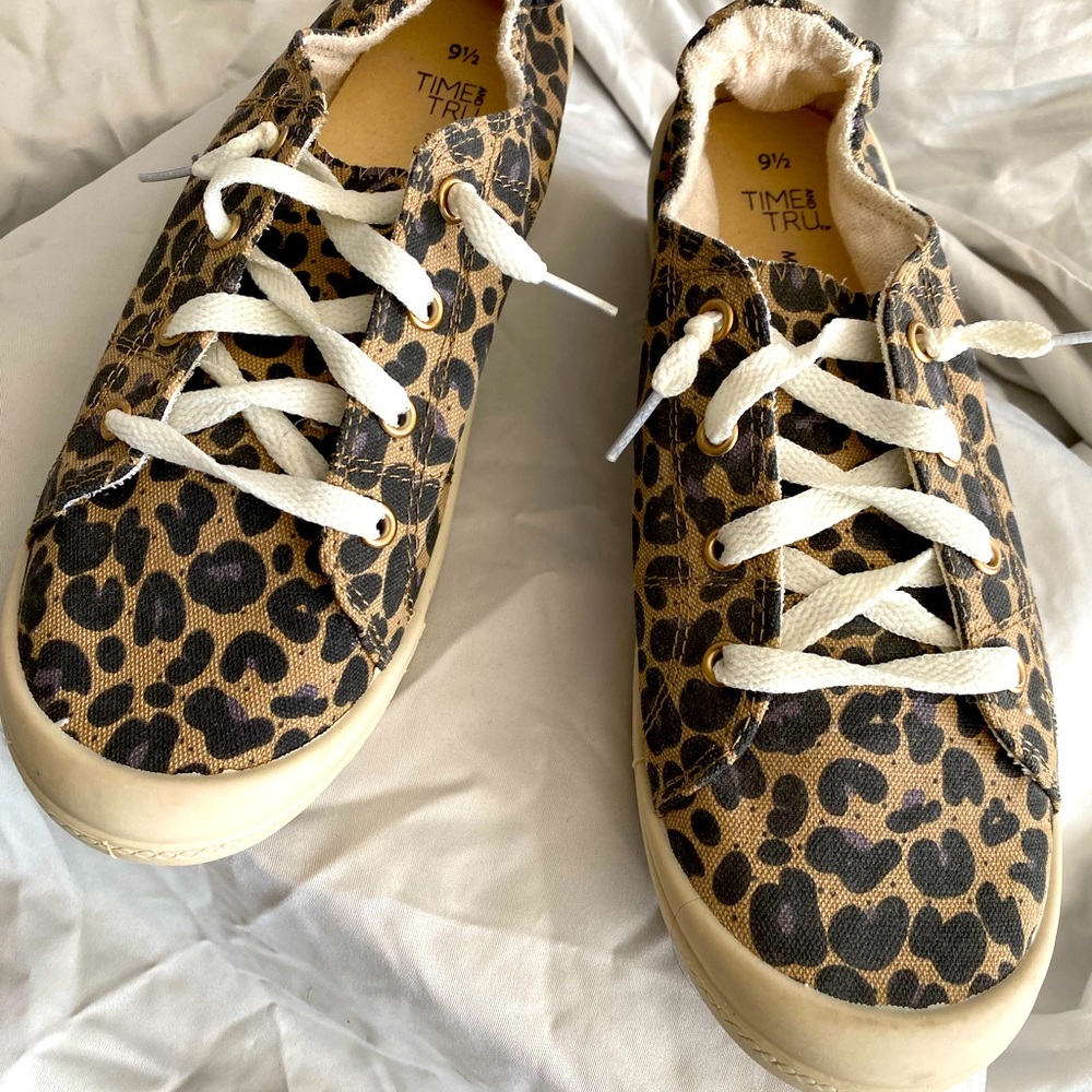 Cheetah Sneakers Women’s 9.5